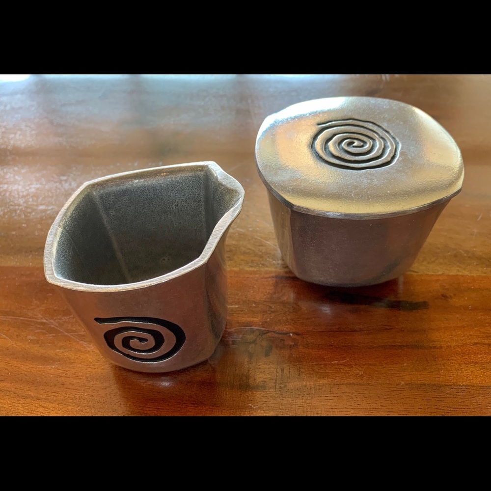 Reggae sugar and cream set from Wilton Armetale